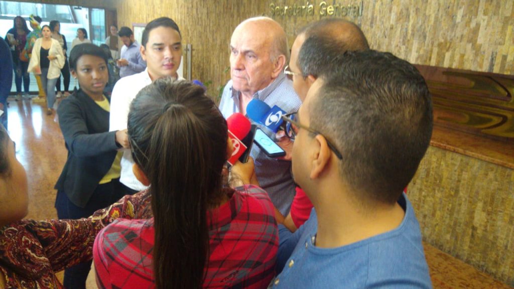"Reversazo de la Corte es grave para Colombia": Armitage sobre consumo de licor y droga