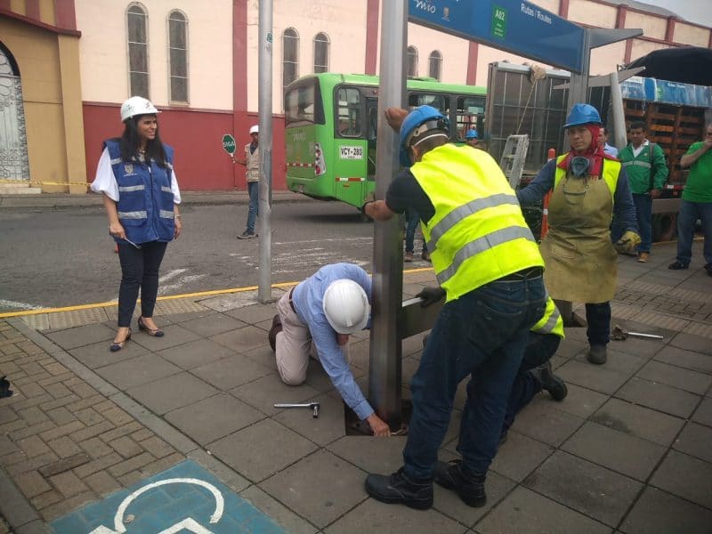 Avanza instalación de paraderos cubiertos para el Mío, en total serán 335