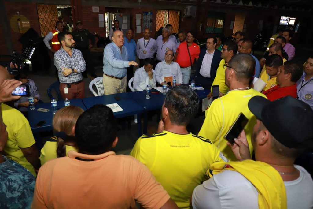Alcalde de Cali acordó retirar un dígito el pico y placa para los taxistas tras bloqueos