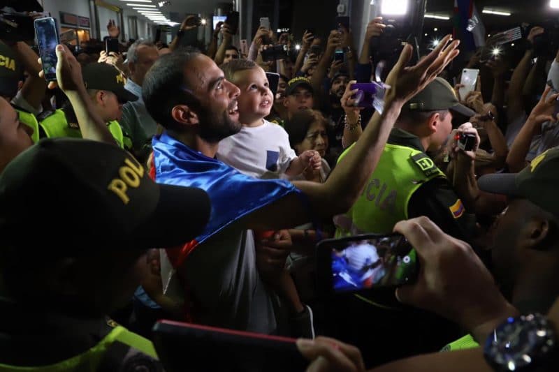 Con caravana, cientos de caleños recibieron a Sebastián Cabal tras ganar Wimbledon