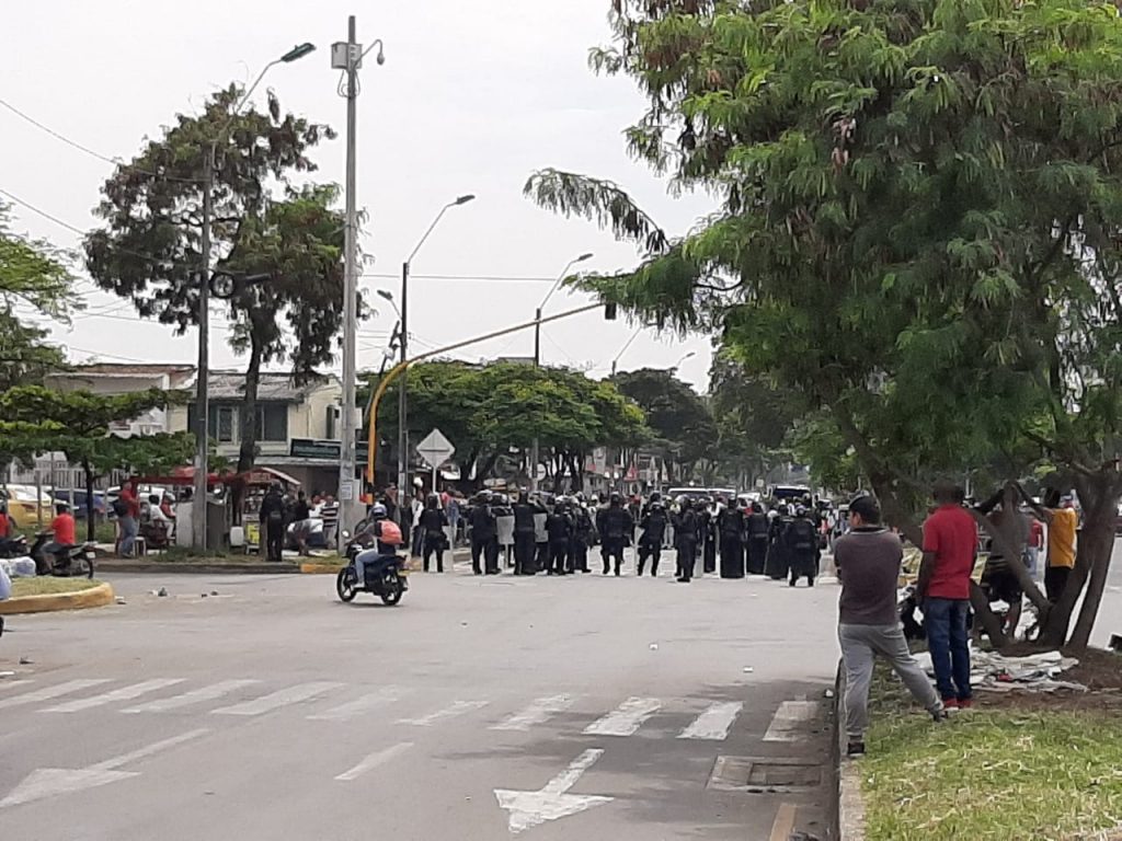 En gresca con Esmad terminó protesta de conductores de servicio 'Pirata' en Cali
