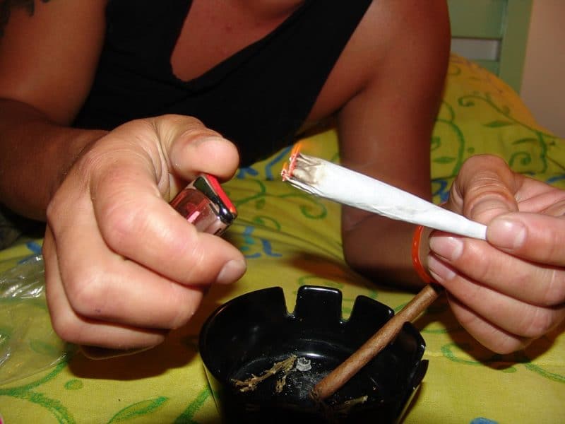 Aprueban proyecto que prohíbe consumo y porte de drogas en parques y espacios escolares