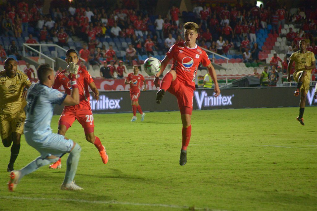 Victoria y liderato para América tras vencer a Envigado 1-0