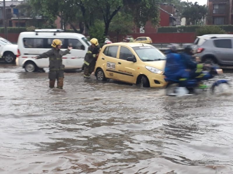 Comienzo de temporada lluviosa dejó árboles caídos y vías inundadas en Cali
