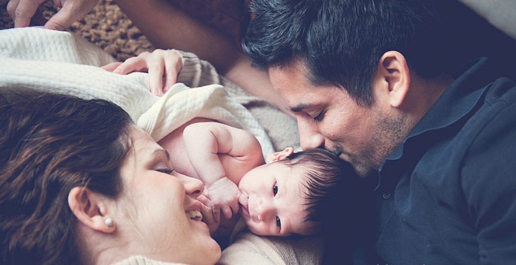 Apellidos de hijos podrán tener el orden que los padres elijan: Corte Constitucional