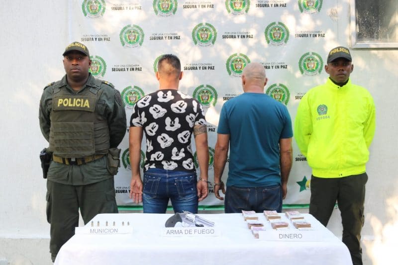 Autoridades sorprenden a hombres armados y con millonaria suma de dinero en el oriente de Cali