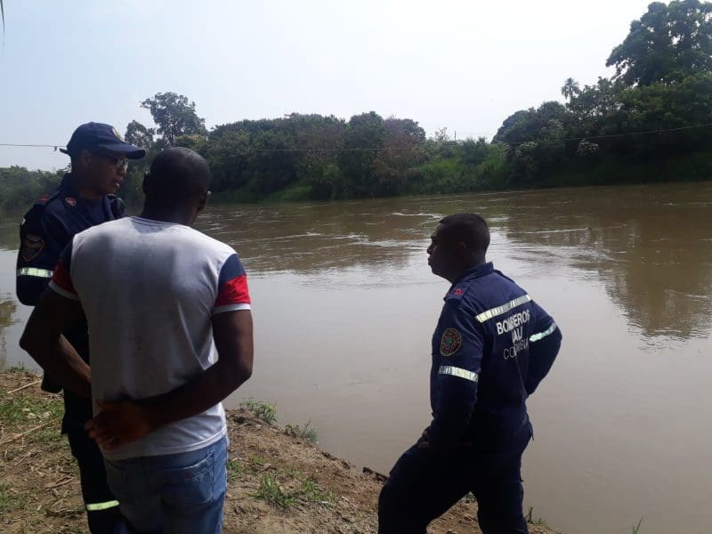 Avanza búsqueda de niña que desapareció tras caer en el Río Cauca