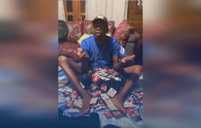 Con jocosa invitación sexual, Faustino Asprilla promociona su marca de condones