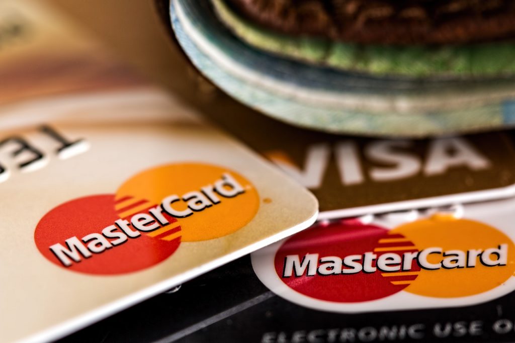 Cuide sus finanzas: Noviembre será el mes más caro para comprar con tarjetas