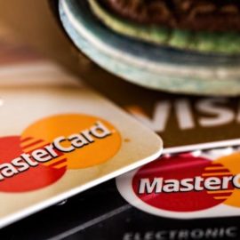 Advierten incremento en las compras con tarjeta del más de 30% desde octubre