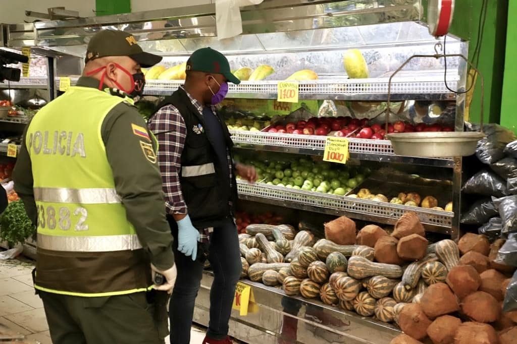 Cierran establecimiento al norte de Cali tras encontrar ratones merodeando en los productos