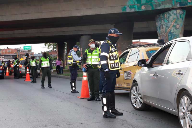 Pese a toque de queda y ley seca, en Cali hubo más de 1.600 infracciones de tránsito en el puente