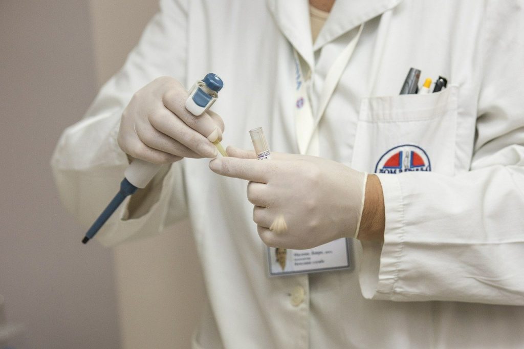 "No se contagió en su labor": hospital Mario Correa Rengifo sobre muerte de médico por COVID-19