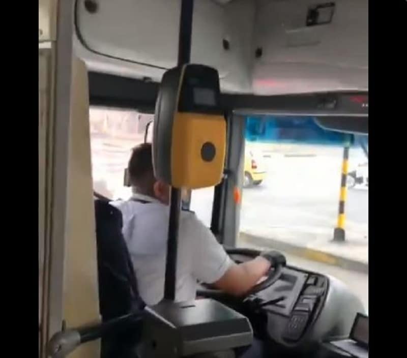 Video: trabajadora de la salud denuncia discriminación de conductor del Mío en ruta exclusiva