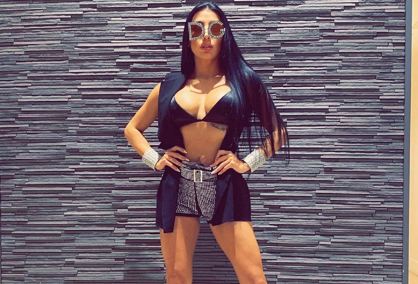 Critican a Marcela Reyes por subir foto desnuda con su hijo