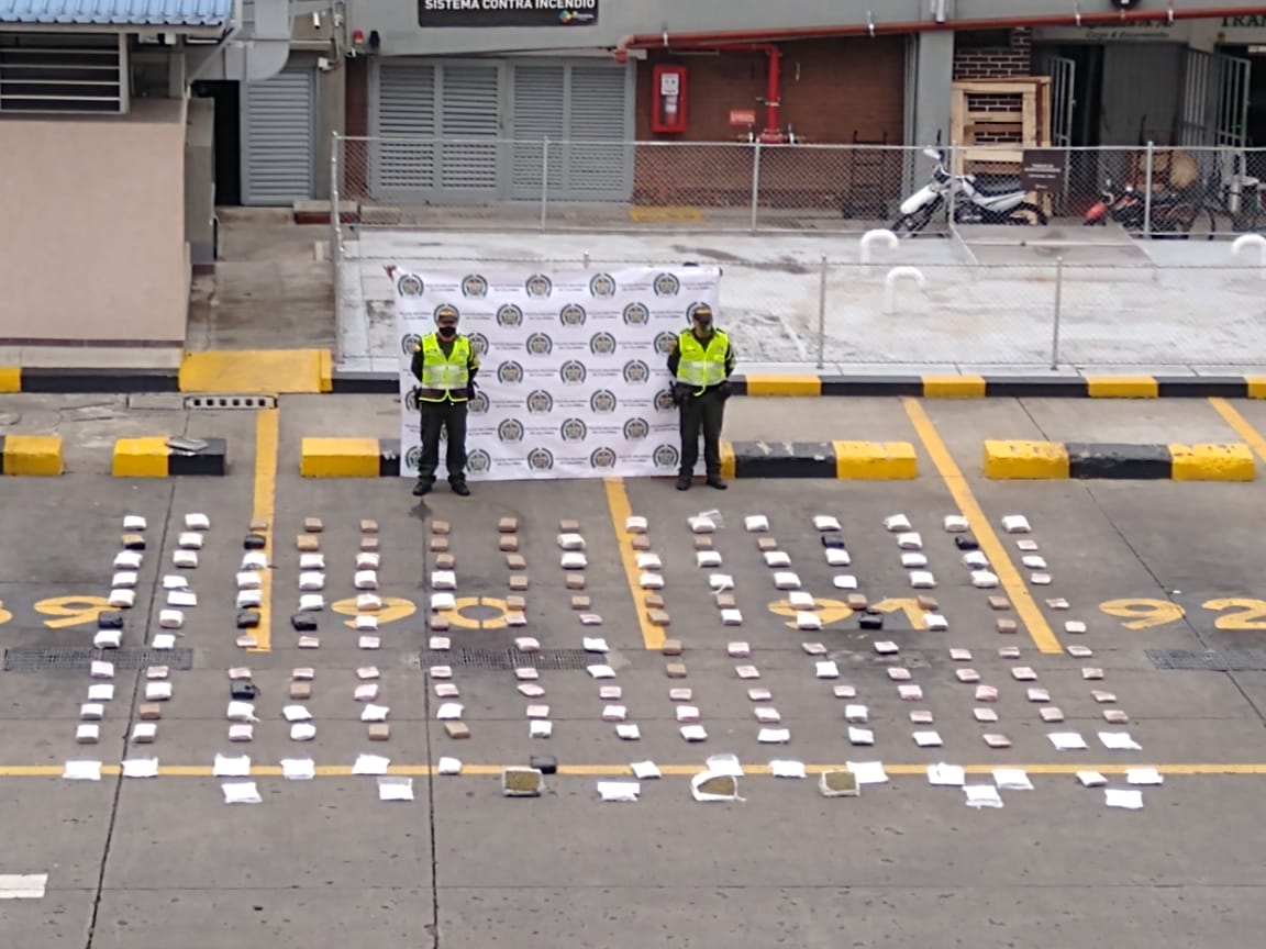 Lo que terminaron encontrando autoridades de Cali en supuesta encomienda de tapabocas