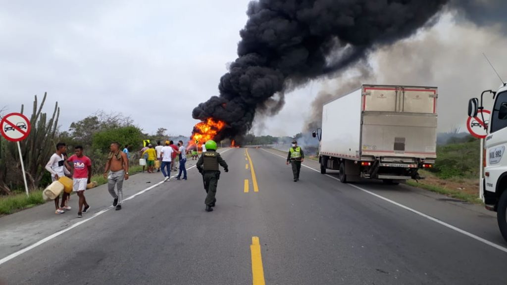 Video: explosión de camión cisterna en la costa caribe deja al menos siete muertos y 50 heridos
