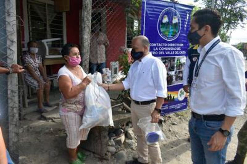 Familias de los barrios San Francisco y El Paraíso de Tuluá recibieron 1.900 ayudas en medio de la pandemia