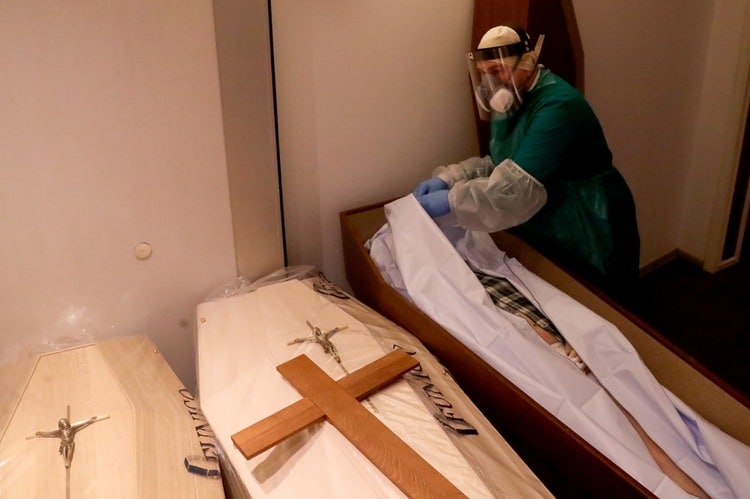 Hospitales y funerarias afectados por la pandemia