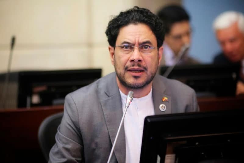 "Es una decisión que nos ayuda a consolidar la democracia en Colombia": Iván Cepeda