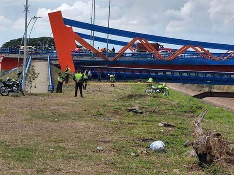 Hallan cuerpo de un hombre en zona verde al lado del puente Ciudad de Cali