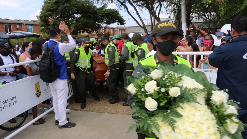 En medio lágrimas y dolor, amigos y familiares velan cuerpos de los cinco jóvenes de Llano Verde