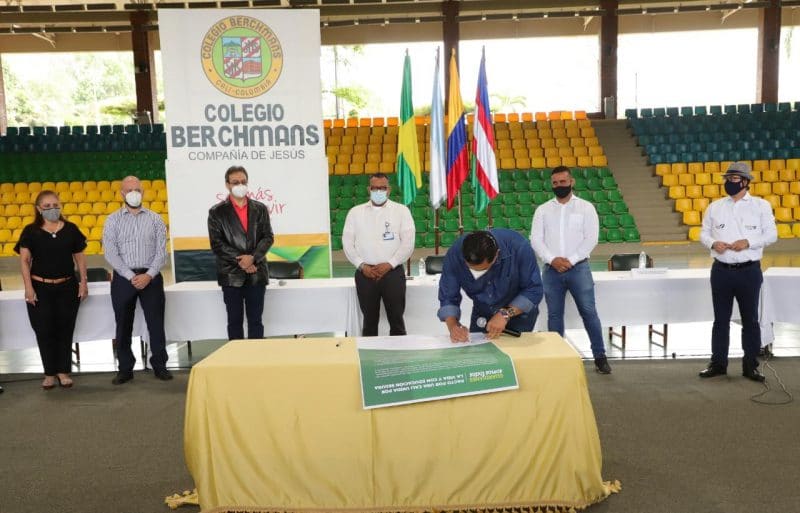 Colegios privados de Cali firman pacto para retornar a la presencialidad a finales de mes