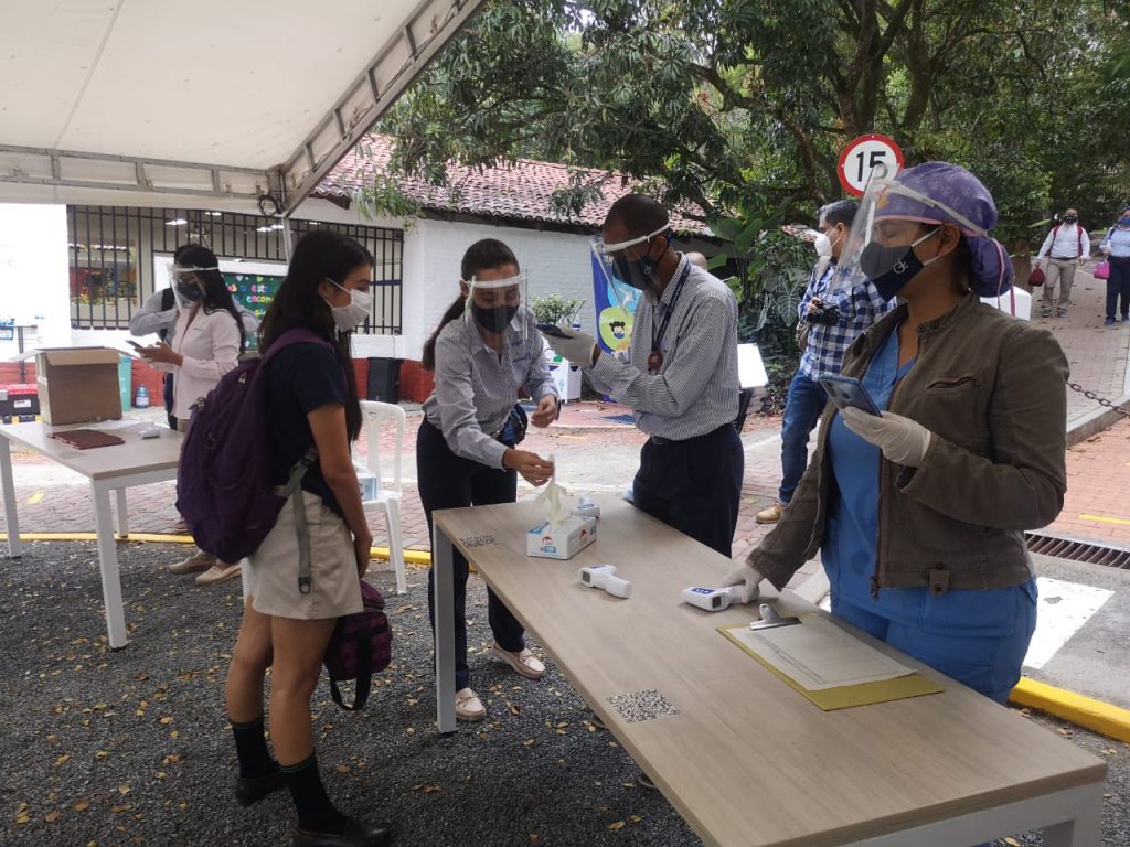 Pese a balance positivo, colegios privados de Cali volverían a la virtualidad por incremento de contagios