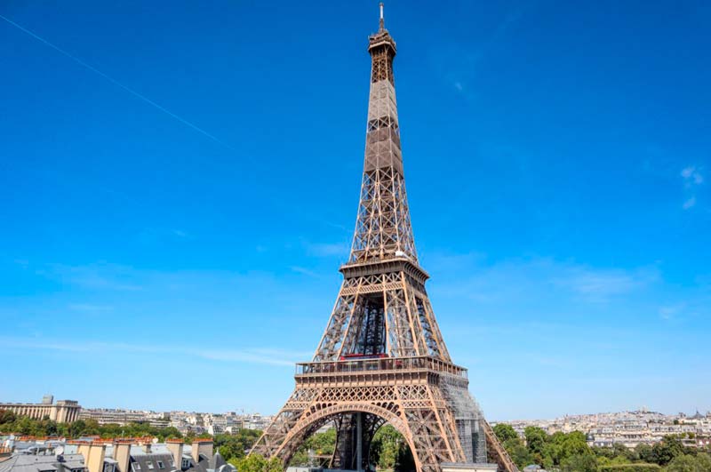 Reabre la Torre Eiffel tras ser evacuada por una alerta de bomba