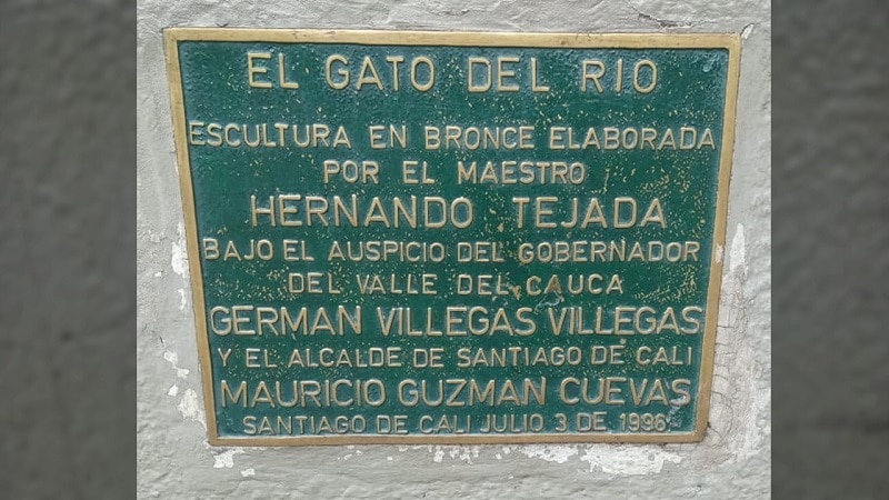 Roban placa de bronce del Gato de Tejada que rendía homenaje a su creador