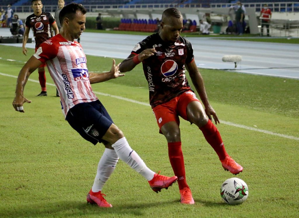 América igualó con Junior en Barranquilla y se mantiene en el grupo de los ocho