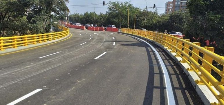 Puente de la Carrera 100 con Calle 25, otra de las 21 Megaobras que aún no está lista