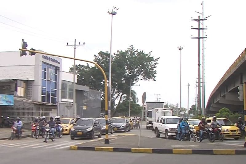 Comunas 8, 9, 10 y 11 de Cali piden más seguridad en puente de la Autopista Sur