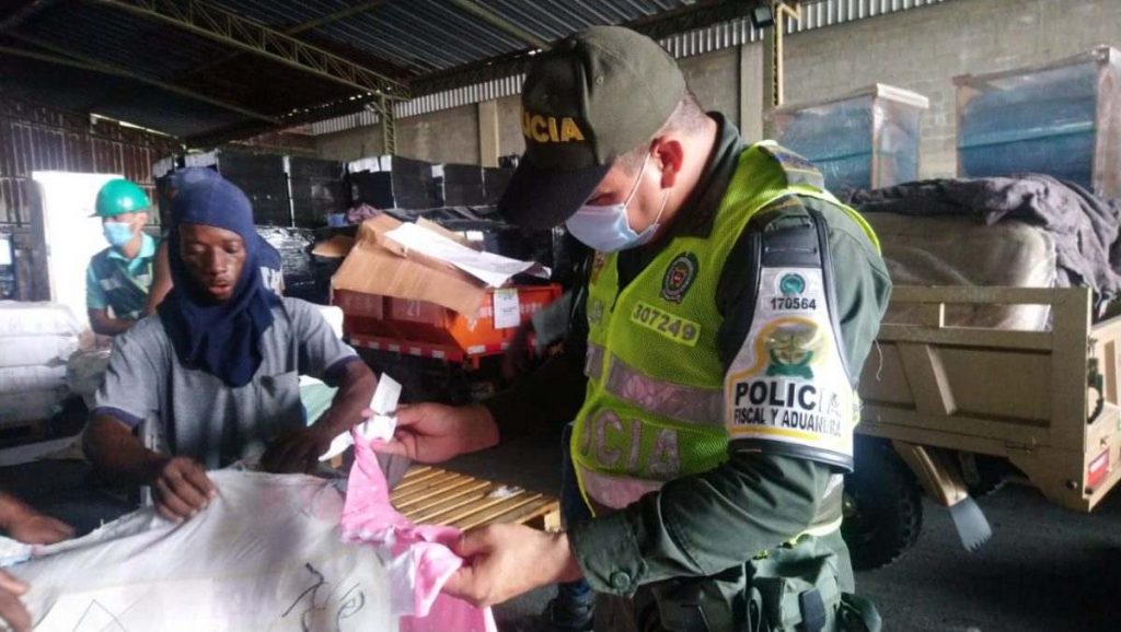 Incautan contenedor con mercancía avaluada en alt=