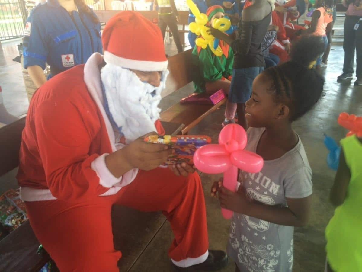 Conozca dónde puede donar regalos para niños de escasos recursos