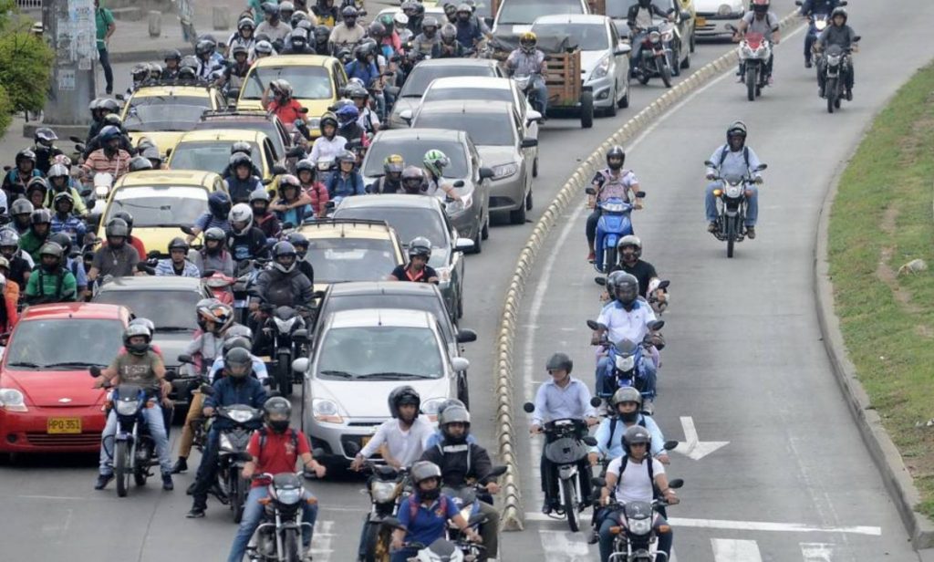 ¿En qué horarios los motociclistas deben usar el chaleco reflectivo? Aquí le contamos