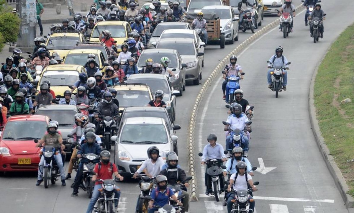 ¿En qué horarios los motociclistas deben usar el chaleco reflectivo? Aquí le contamos