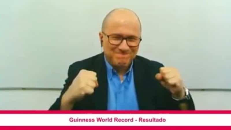 ´JulioProfe´ logró récord Guinness por la clase virtual de matemáticas con más espectadores