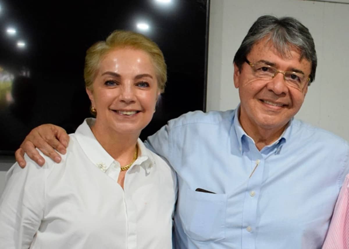 Esposa de Carlos Holmes Trujillo, dio positivo para Covid-19
