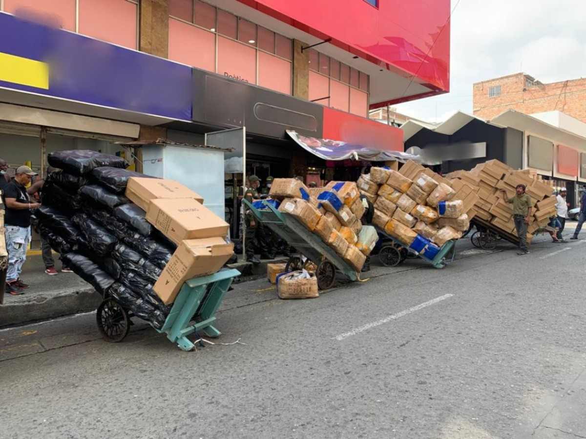 Incautan en Cali 10 mil pares de calzado de contrabando
