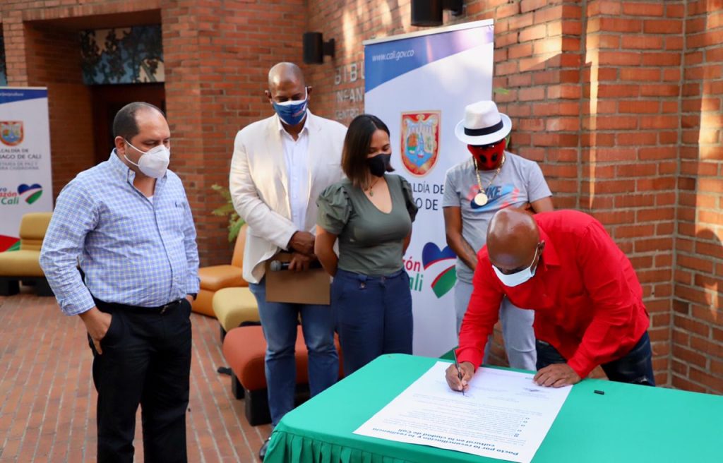 Reconocidos gestores culturales de Cali firmaron pacto de paz y reconciliación
