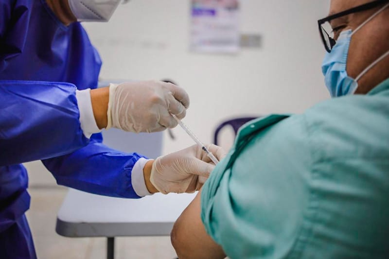Denuncian presunta irregularidad en el proceso de vacunación en clínica de Cali