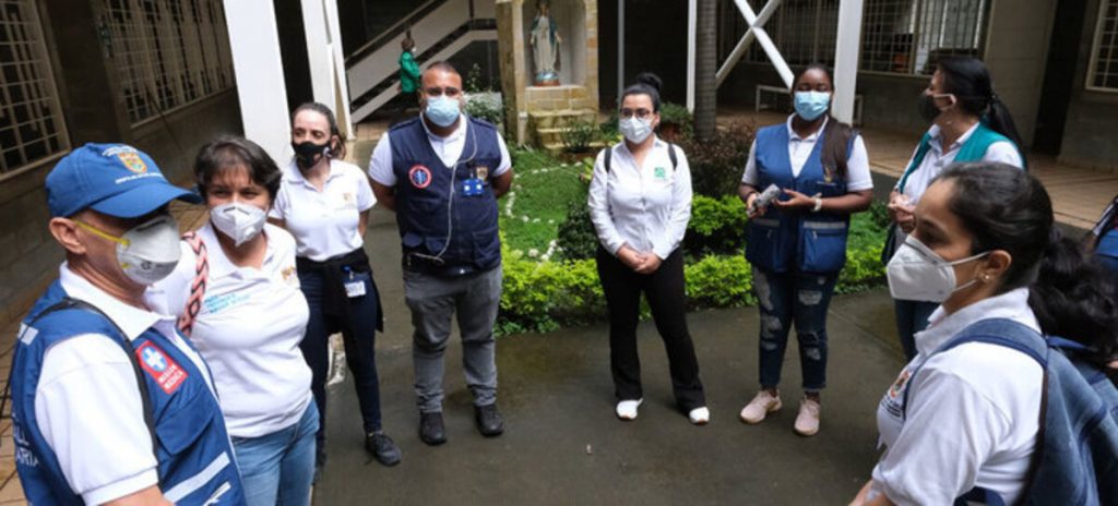 Brindan atención psicosocial y en salud a damnificados por lluvias en Cali