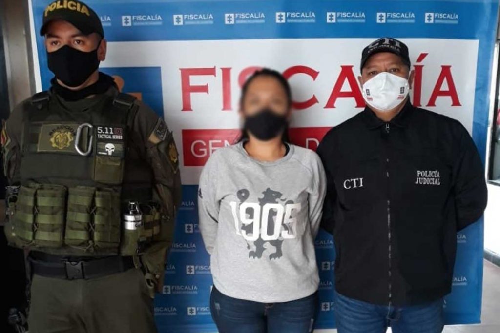 Mujer falsificó documento para reclamar un vehículo en custodia de la Policía