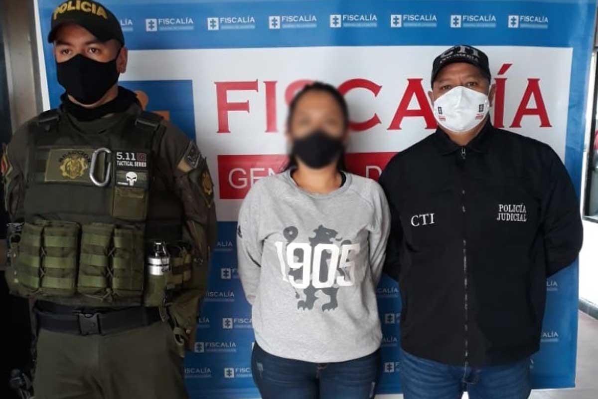 Mujer falsificó documento para reclamar un vehículo en custodia de la Policía
