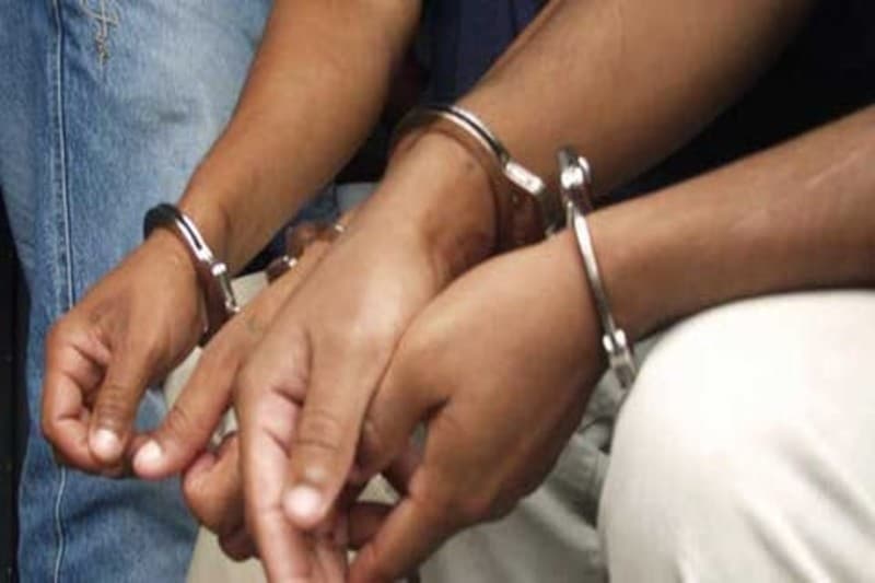Mujer fue capturada por, al parecer, usar a su hijo para la venta de drogas