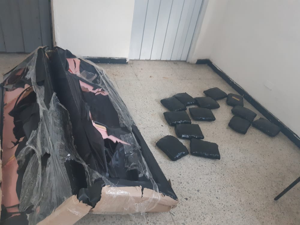 En muebles de un 'trasteo' camuflaban marihuana al norte de Cali