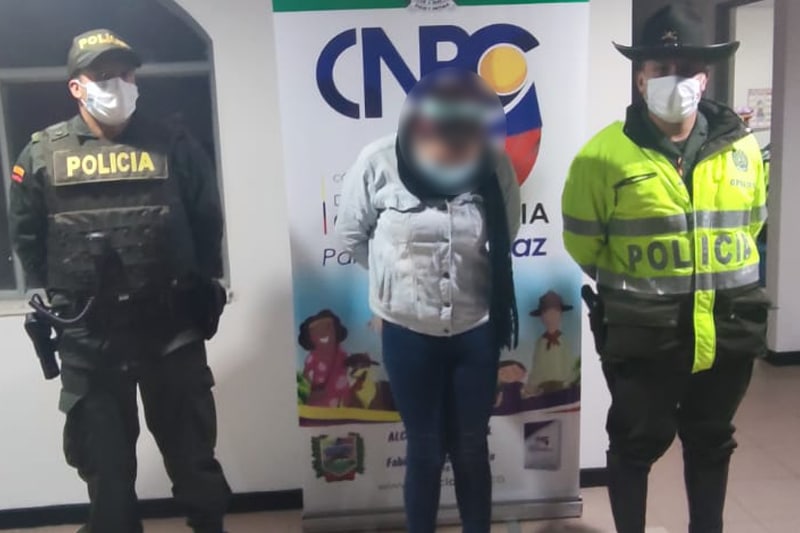 Mujer se hizo pasar por una docente para pedir préstamo millonario en banco