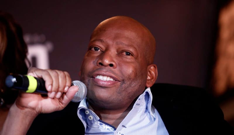 'Tino' Asprilla muestra el parque en donde anotó sus primeros goles