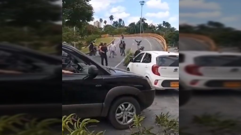 Denuncian cobro de 'peajes urbanos ilegales' en algunas zonas de bloqueo en Cali